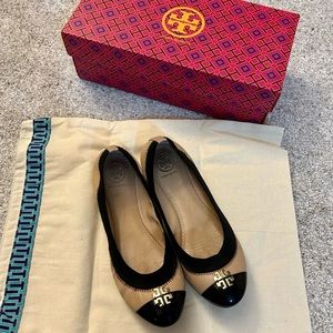 Tory Burch Jolie ballet flat shoes, size 6, beige/black